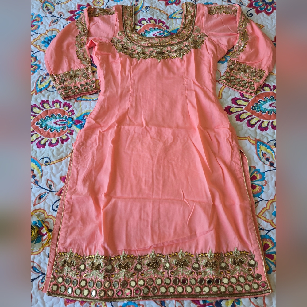 Peach 3 piece indian punjabi bollywood patiala salwar suit, with mirrorwork